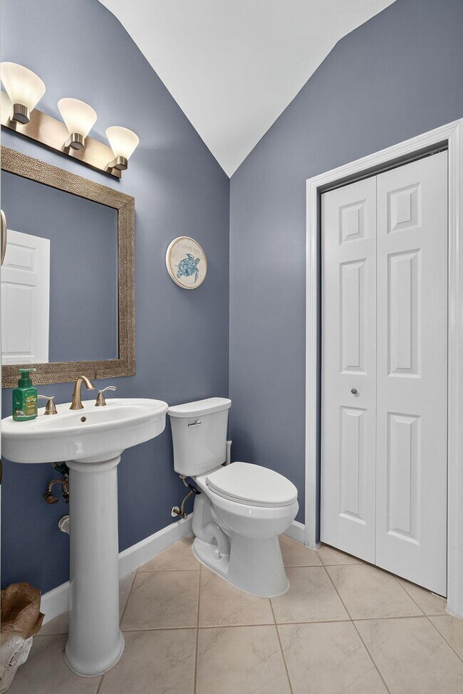Building Photo - 3738 Old Lighthouse Cir