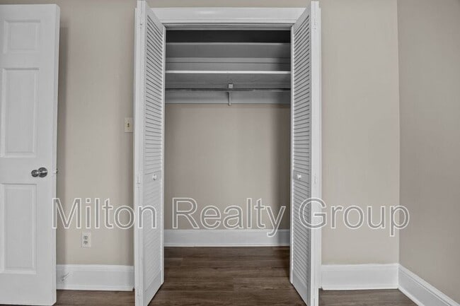 Building Photo - 204 McNeil St