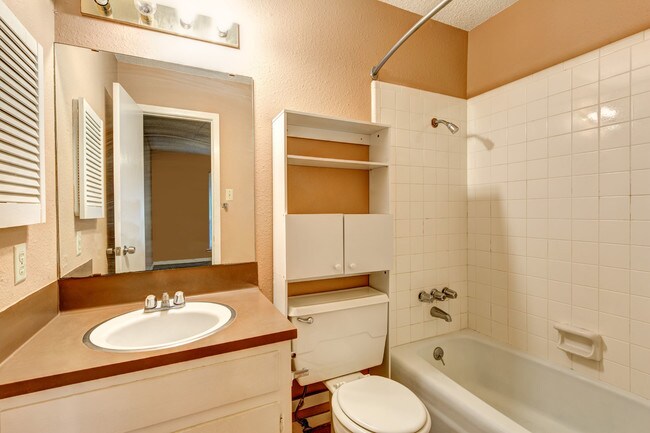 Building Photo - 1430 Redbud Cove