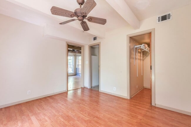 Building Photo - 1502 E 37th St