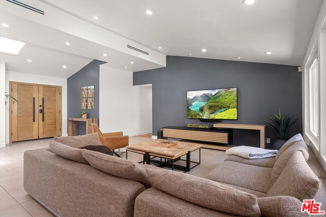 Building Photo - 20159 Hatteras St