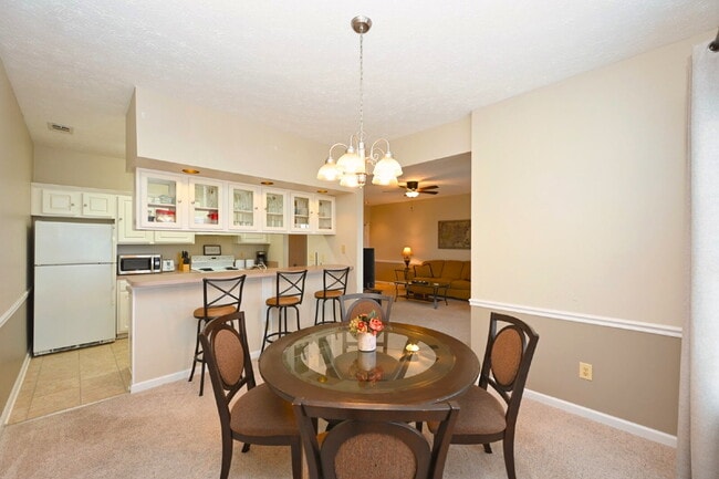 Building Photo - FULLY FURNISHED 2BR CONDO WITH MONTHLY LEASE TERMS