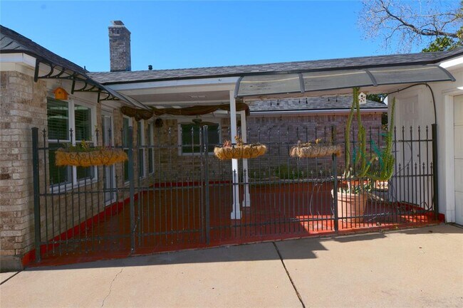 Building Photo - 15030 Vistamont Dr