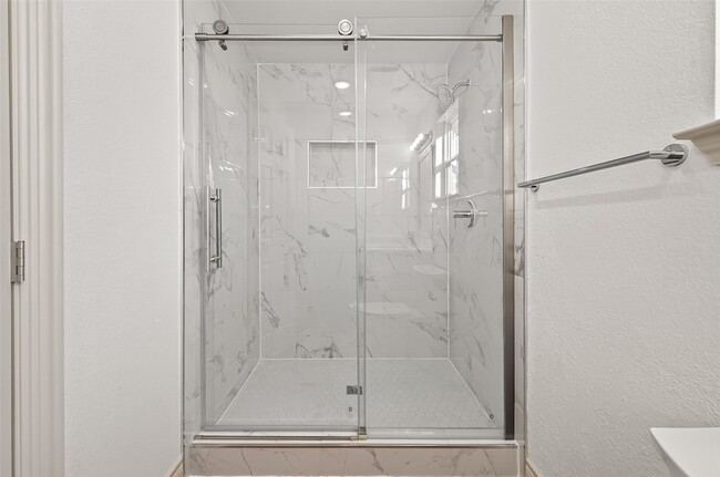 Building Photo - 1823 Chippendale Rd