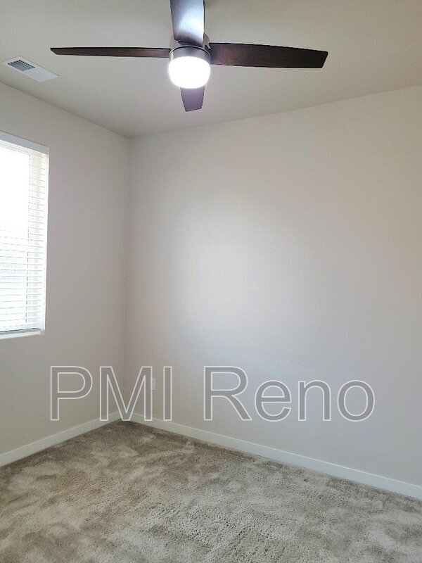 Building Photo - 1520 Golf Ct