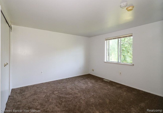 Building Photo - 44543 Savery Dr