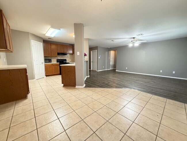 Building Photo - Nice 3 bedroom 2 Bath One Story Home..Avai...