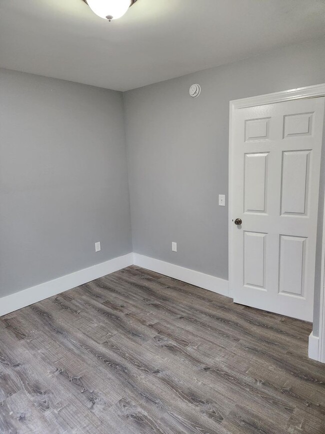 Building Photo - Full renovation 2024 - New 2 bedroom unit !