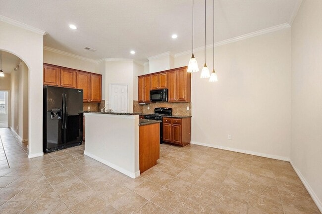 Building Photo - 912 Sweet Pine Dr