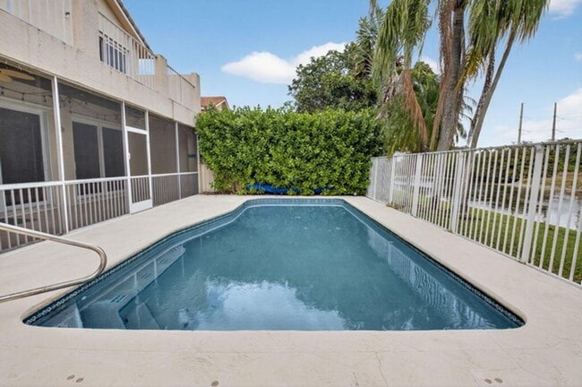 Building Photo - 18196 Clear Brook Cir