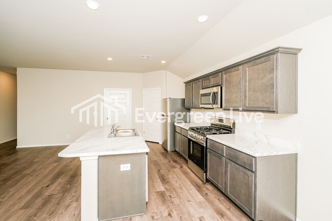 Building Photo - 1118 Raven Dr