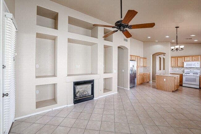 Building Photo - 4bed with pool