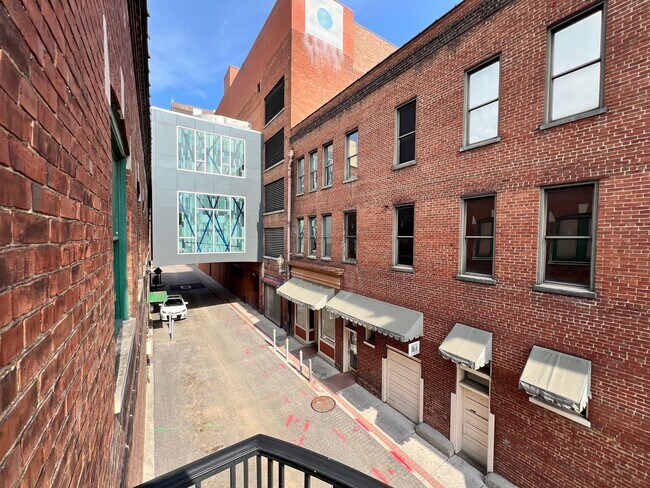 Building Photo - 301 Market St SE
