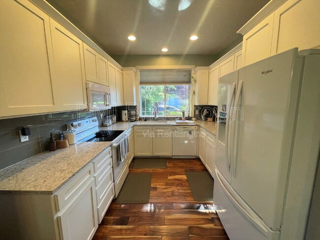 Building Photo - 1723 NW Wonderview Ave