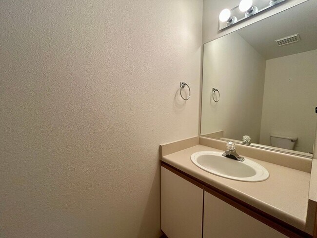 Building Photo - 4241 Wintergreen Ln