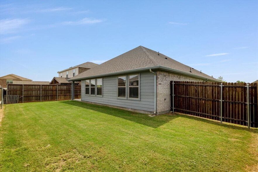 Building Photo - 3006 Cliffview Dr