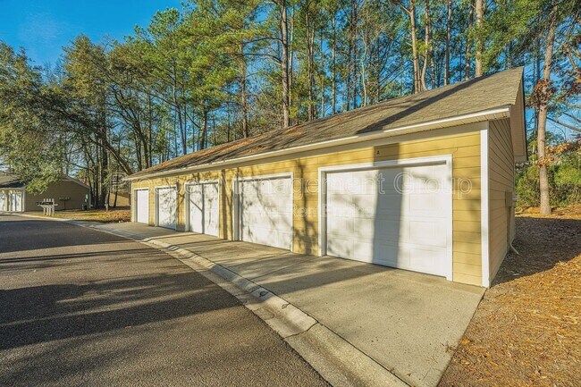 Building Photo - 2843 Sweetleaf Ln