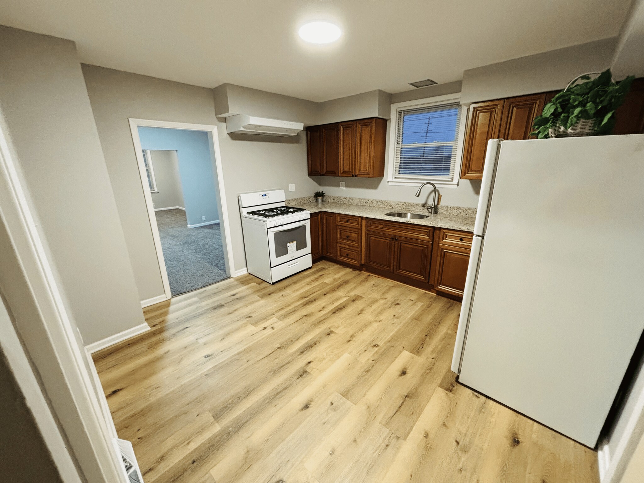 Building Photo - 2315 E End Ave