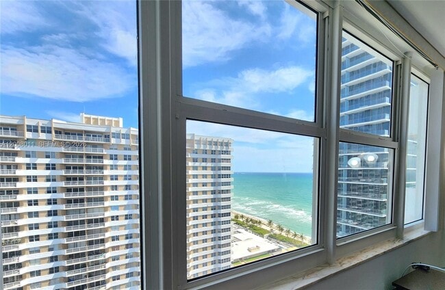 Building Photo - 2030 S Ocean Dr