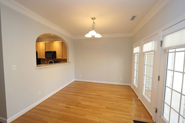 Building Photo - Spacious Townhome in Prime North Raleigh L...