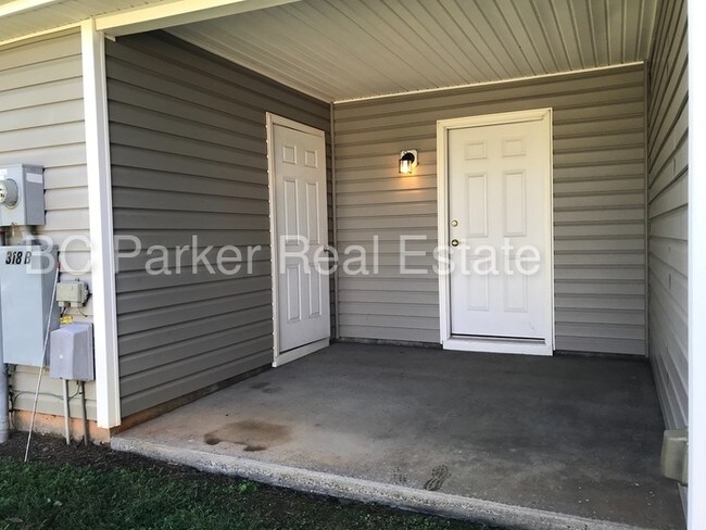 Building Photo - 2 Bed, 2 Bath - Duplex