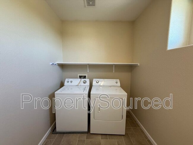 Building Photo - 388 Crescent Moon Dr