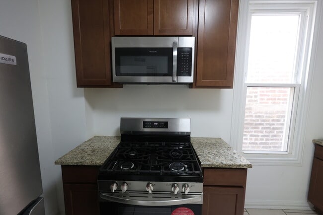 Building Photo - 3532 W Van Buren St