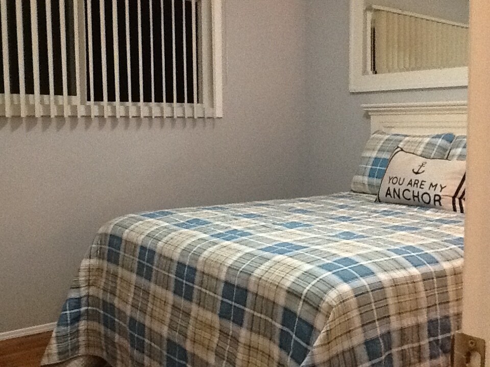 Building Photo - 536 39th W St