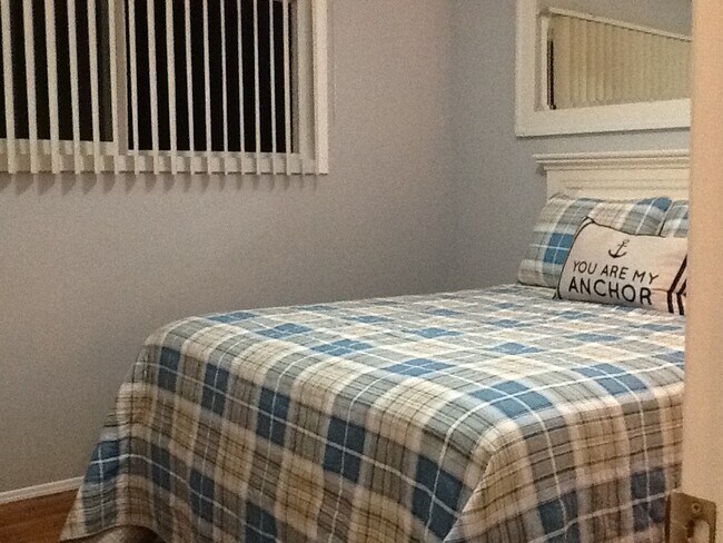 Building Photo - 536 39th W St