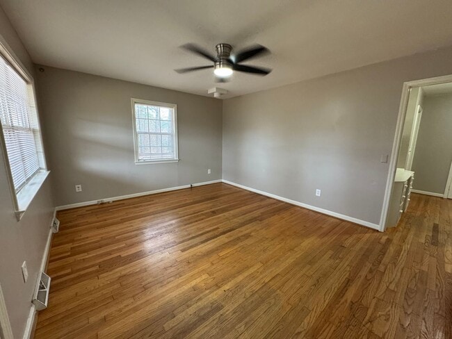 Building Photo - Private 3/2 Country House- $1,595