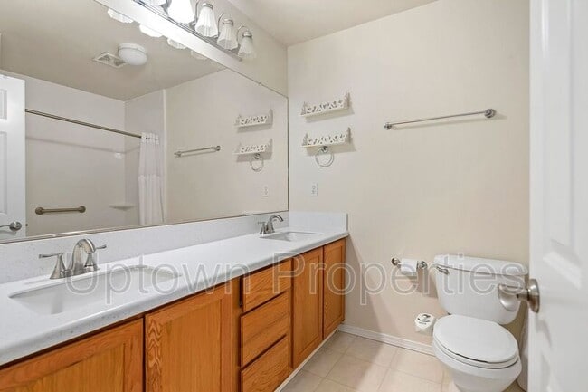 Building Photo - 9284 SW Sweek Dr