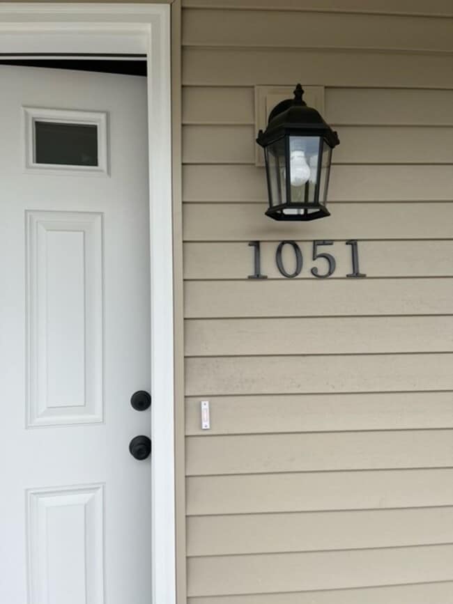 Building Photo - 519