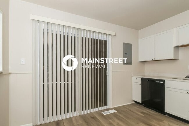 Building Photo - 3 Bedroom Pet-Friendly Home in Indianapolis, IN with Main Street Renewal