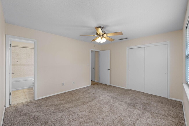 Building Photo - 137 Deville Dr