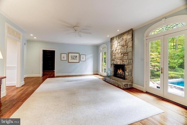 Building Photo - 8001 Greenwich Woods Dr