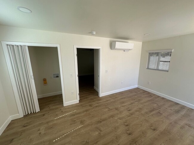 Building Photo - Newly Built Modern 1 Bed / 1 Bath Unit for...