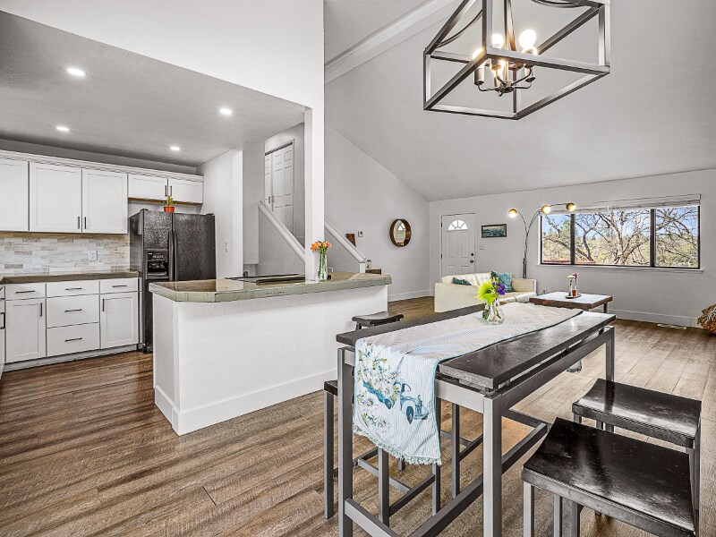 Building Photo - 23889 Oakmont Way
