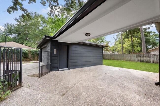 Building Photo - 16911 Summit Oaks Ln