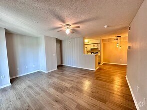 Building Photo - Spacious 1 Bed / 1 Bath Condo in Indian La...