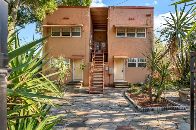 Building Photo - Charming and Spacious 2BR/1BA Unit in Hist...