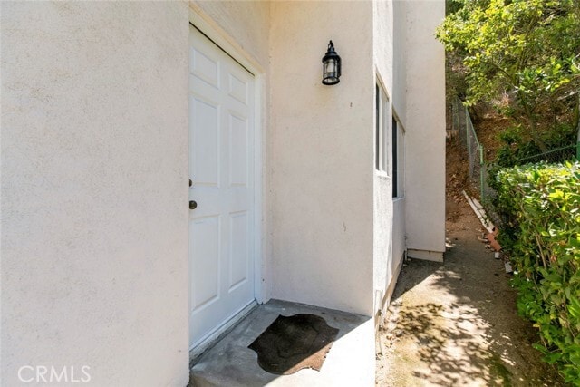 Building Photo - 2644 E Chevy Chase Dr