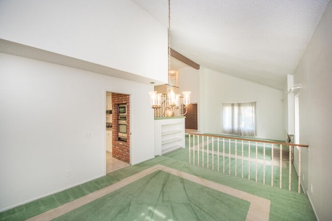 Building Photo - Rose Hills