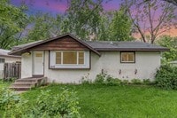 Building Photo - Spacious 5bed|2bath Home w/ Large Backyard...