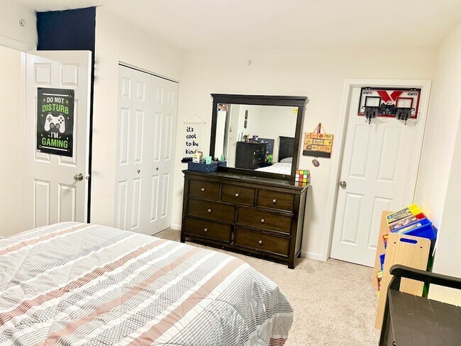 Building Photo - 2995 Madison Dr