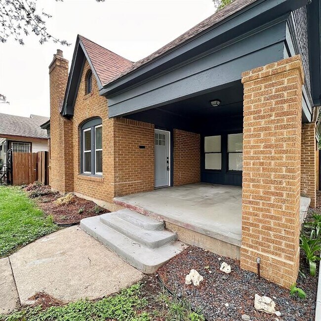 Building Photo - 1034 Woodland Ave