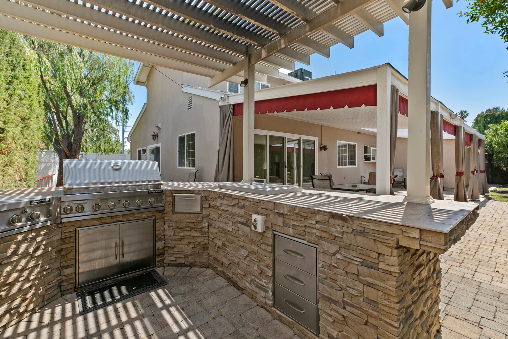Building Photo - 15419 Valerio St