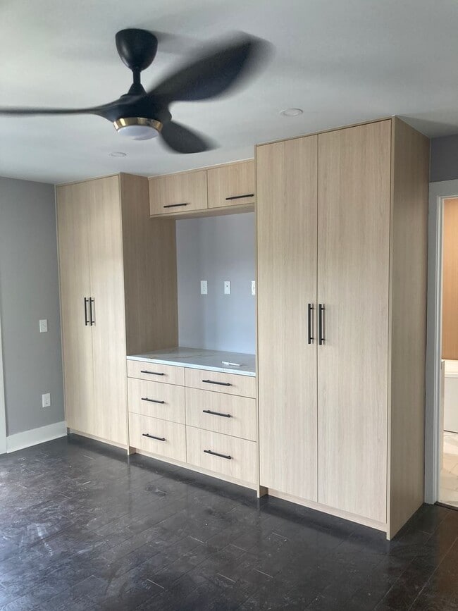 Building Photo - Extravagant New Construction in Polish Hil...