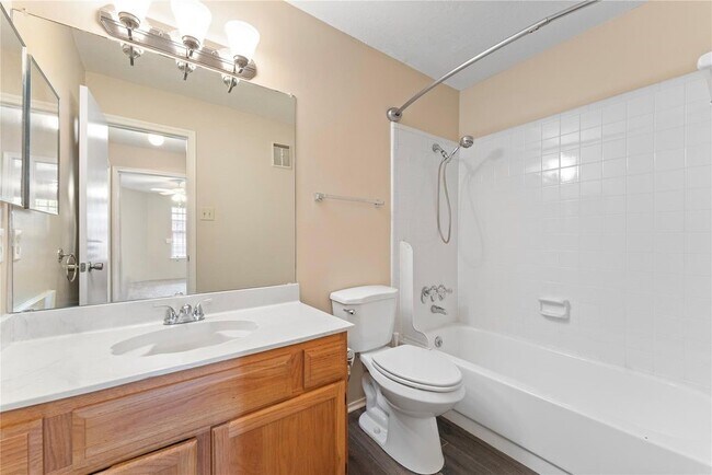 Building Photo - 10871 Braes Bend Dr