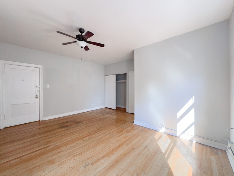 Building Photo - 1055 W George