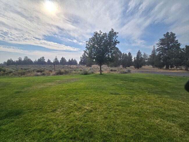 Building Photo - 6762 NW Larch Dr